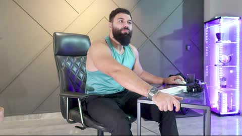 Matthew .. for short call me Matt online show from December 5, 4:53 am