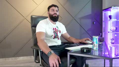 Matthew .. for short call me Matt online show from December 9, 12:42 pm