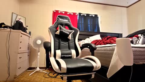 glomightyj online show from March 22, 10:04 pm