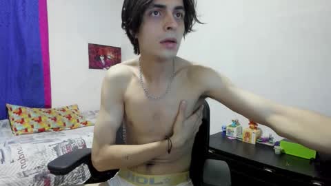 Snapshot of golden_ryan chatting on October 20, 8:51 am Jmmmm online show from October 20, 8:51 am