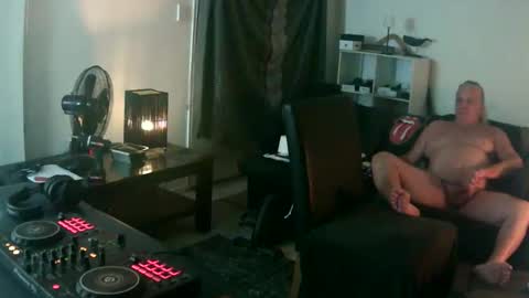 goldyguy011 online show from March 30, 6:42 pm