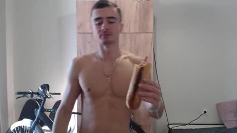 goodgg229975 online show from September 18, 1:02 pm