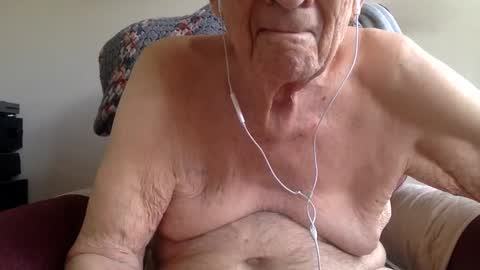 Sweet old guy online show from September 18, 8:11 pm