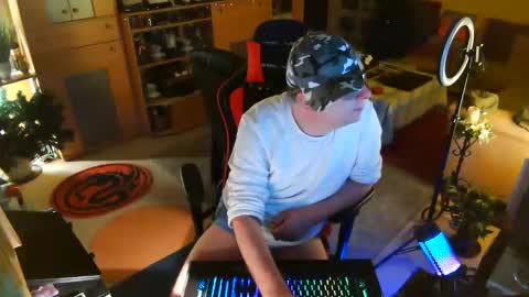 google5001 online show from February 28, 8:19 pm