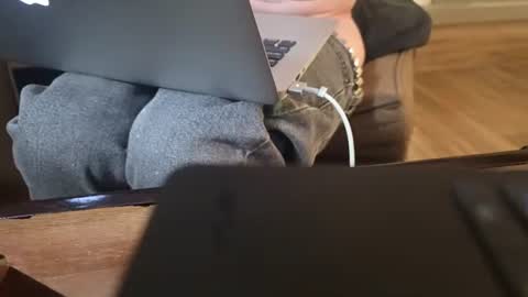 Ash online show from December 18, 11:06 am