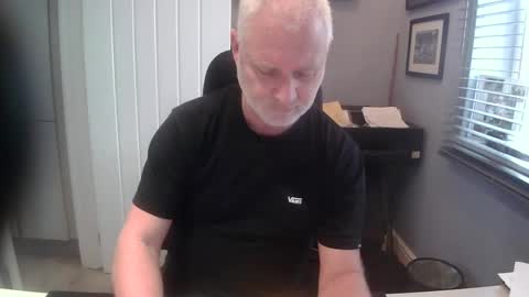 Snapshot of greyfox_6000 chatting on January 28, 12:32 pm greyfox_6000 online show from January 28, 12:32 pm