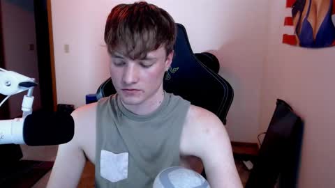 gucciboi4 online show from February 8, 3:52 am