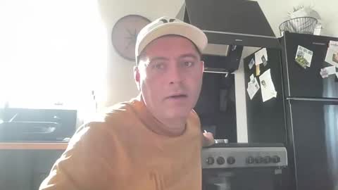 guil0 online show from November 9, 1:37 pm