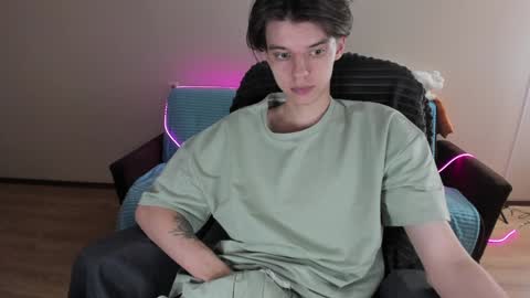 guy_liam1 online show from December 23, 1:24 pm