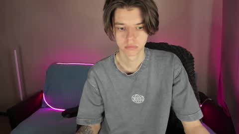 guy_liam1 online show from February 17, 6:20 am