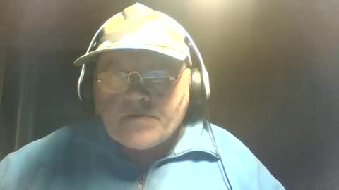 Snapshot of guyboy73 chatting on October 15, 8:27 pm guyboy73 online show from October 15, 8:27 pm