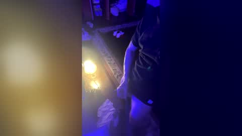 guydschilling30 online show from April 13, 10:38 am