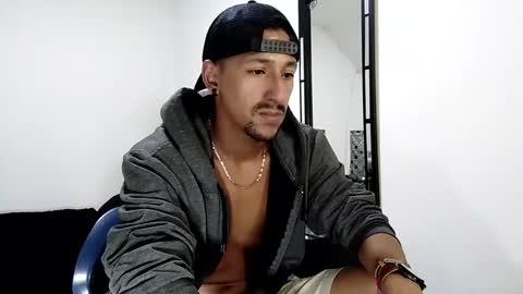 Snapshot of guykarim chatting on January 12, 11:58 pm karim online show from January 12, 11:58 pm