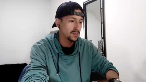 Snapshot of guykarim chatting on January 19, 4:22 am karim online show from January 19, 4:22 am