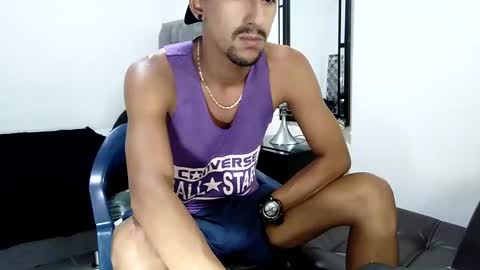 Snapshot of guykarim chatting on January 27, 4:09 am karim online show from January 27, 4:09 am