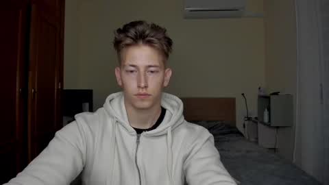 Oliver online show from February 17, 9:19 pm