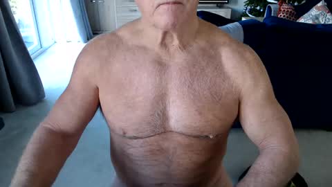 Snapshot of gymguyuk28 chatting on December 19, 11:50 am Gymguy online show from December 19, 11:50 am