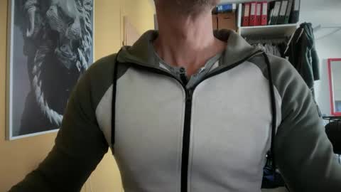 hanky online show from March 10, 11:23 am