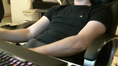 hardfucklover1 online show from December 18, 2:24 pm