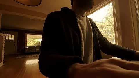 Tom online show from October 31, 7:39 pm