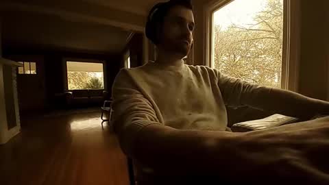 Tom online show from November 5, 9:50 pm