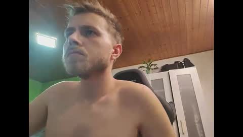 Snapshot of hardtechno_xxx chatting on January 1, 7:20 am hardtechno_xxx online show from January 1, 7:20 am