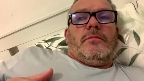 Snapshot of hawks2113 chatting on February 24, 1:35 am hawks2113 online show from February 24, 1:35 am