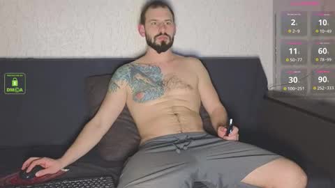 Snapshot of haydenmuscled chatting on October 6, 1:21 am HaydenMuscled online show from October 6, 1:21 am