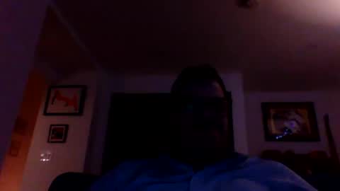 Snapshot of heartofadog604 chatting on December 3, 4:02 am MT online show from December 3, 4:02 am
