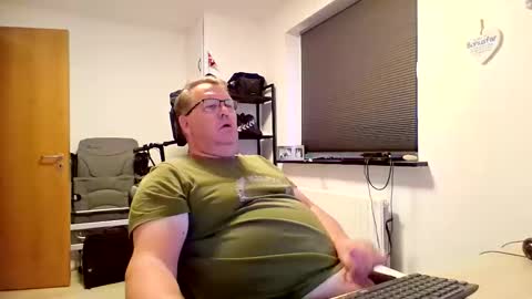 henrikrp1971 online show from November 13, 3:06 pm