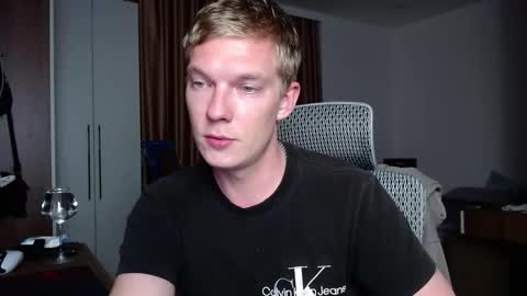Snapshot of hercules__ chatting on October 13, 5:19 pm Gregblonde Alextattoo online show from October 13, 5:19 pm