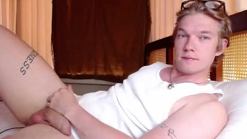 Snapshot of hercules__ chatting on February 16, 3:47 am Gregblonde Alextattoo online show from February 16, 3:47 am