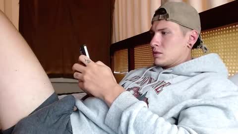 Snapshot of hercules__ chatting on February 19, 12:46 am Gregblonde Alextattoo online show from February 19, 12:46 am