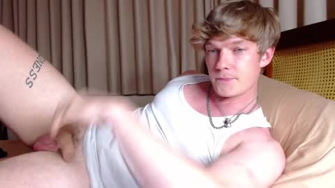Snapshot of hercules__ chatting on December 12, 4:10 pm Gregblonde Alextattoo online show from December 12, 4:10 pm