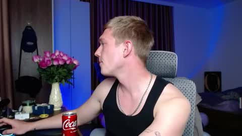 Snapshot of hercules__ chatting on September 30, 5:05 pm Gregblonde Alextattoo online show from September 30, 5:05 pm