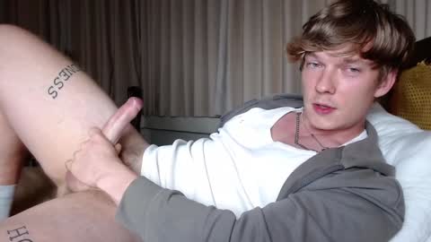 Snapshot of hercules__ chatting on December 16, 4:05 pm Gregblonde Alextattoo online show from December 16, 4:05 pm