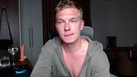 Snapshot of hercules__ chatting on September 21, 2:39 pm Gregblonde Alextattoo online show from September 21, 2:39 pm