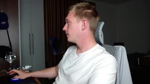 Snapshot of hercules__ chatting on September 16, 2:07 pm Gregblonde Alextattoo online show from September 16, 2:07 pm