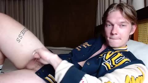 Snapshot of hercules__ chatting on February 20, 4:03 pm Gregblonde Alextattoo online show from February 20, 4:03 pm