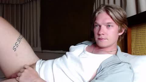Snapshot of hercules__ chatting on February 21, 2:06 pm Gregblonde Alextattoo online show from February 21, 2:06 pm