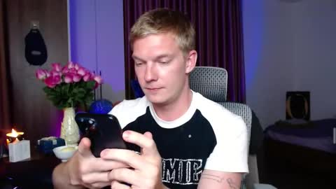 Snapshot of hercules__ chatting on September 29, 4:47 pm Gregblonde Alextattoo online show from September 29, 4:47 pm