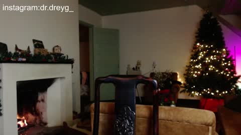 Snapshot of hercules__ chatting on December 27, 12:34 pm Gregblonde Alextattoo online show from December 27, 12:34 pm