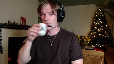 Snapshot of hercules__ chatting on January 8, 3:28 pm Gregblonde Alextattoo online show from January 8, 3:28 pm