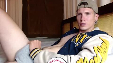 Snapshot of hercules__ chatting on February 13, 11:58 pm Gregblonde Alextattoo online show from February 13, 11:58 pm