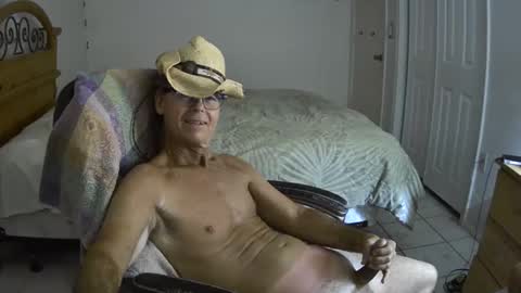 Snapshot of hewes1 chatting on February 25, 11:41 am hewes1 online show from February 25, 11:41 am