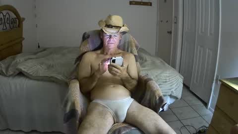 Snapshot of hewes1 chatting on February 11, 9:42 am hewes1 online show from February 11, 9:42 am