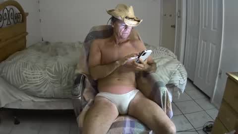 Snapshot of hewes1 chatting on February 24, 9:32 am hewes1 online show from February 24, 9:32 am