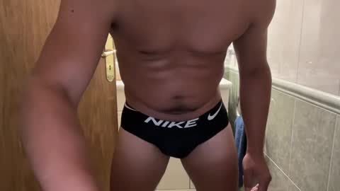 hhernan1 online show from January 16, 12:23 am