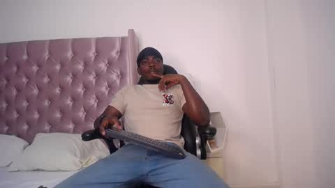 Snapshot of hiperhard_ chatting on October 18, 11:53 pm Hiper Haper online show from October 18, 11:53 pm