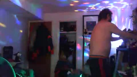 hobbes80 online show from December 31, 5:11 am